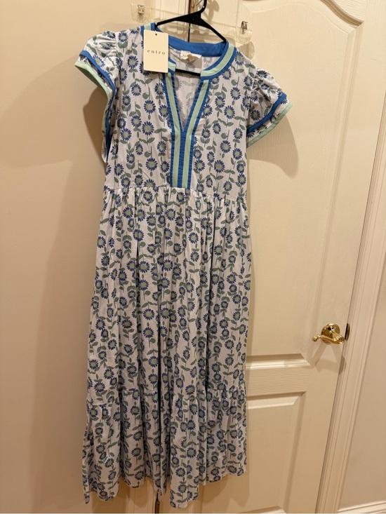 entro Dresses & Skirts - Entro Blue Floral Midi Dress